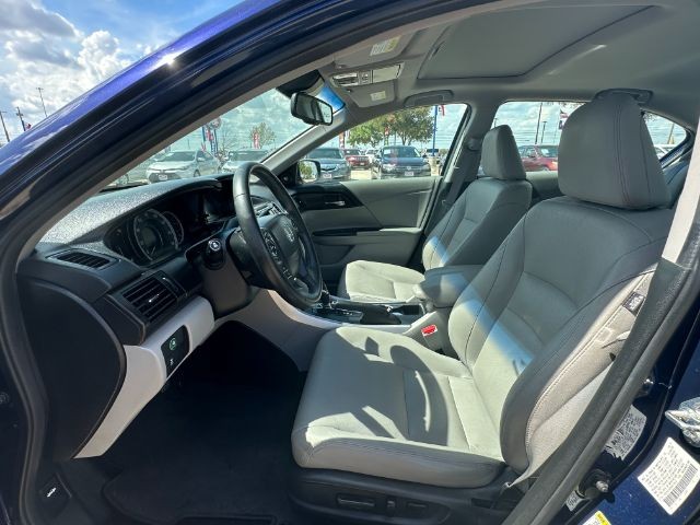 Honda Accord Sedan Vehicle Full-screen Gallery Image 08