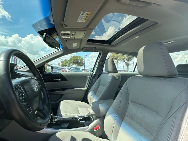 Honda Accord Sedan Vehicle Full-screen Gallery Image 12