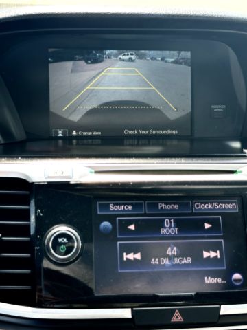 Honda Accord Sedan Vehicle Full-screen Gallery Image 14