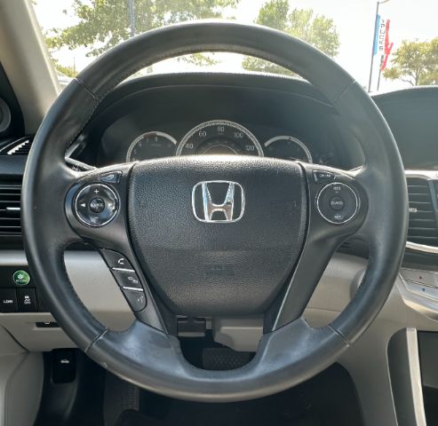 Honda Accord Sedan Vehicle Full-screen Gallery Image 15