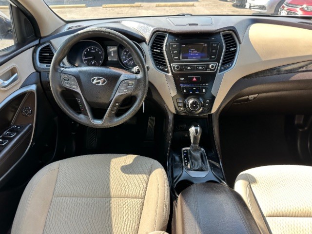 Hyundai Santa Fe Sport Vehicle Full-screen Gallery Image 7