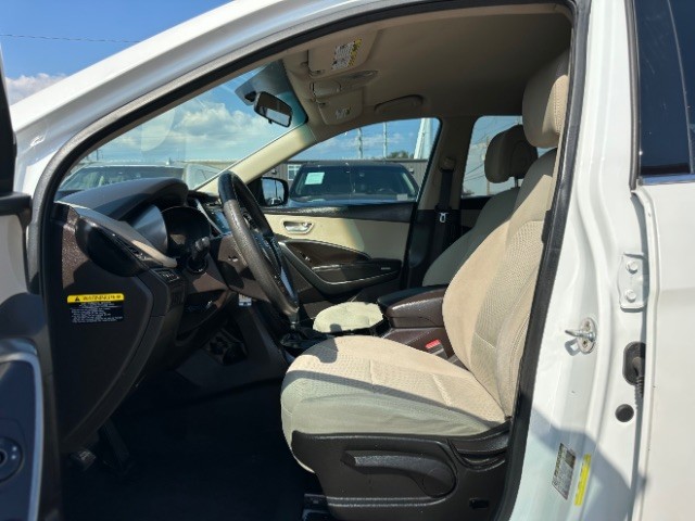 Hyundai Santa Fe Sport Vehicle Full-screen Gallery Image 8