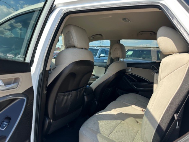 Hyundai Santa Fe Sport Vehicle Full-screen Gallery Image 9