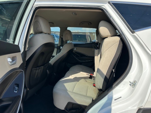 Hyundai Santa Fe Sport Vehicle Full-screen Gallery Image 10