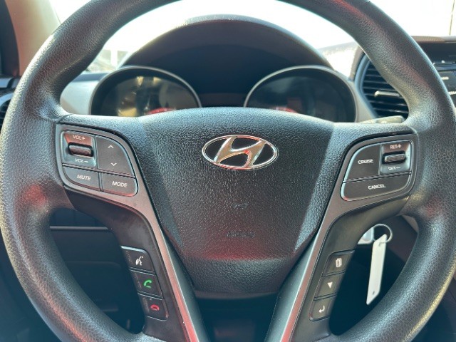 Hyundai Santa Fe Sport Vehicle Full-screen Gallery Image 12