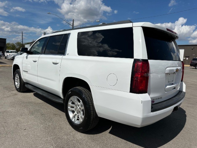 Chevrolet Suburban Vehicle Full-screen Gallery Image 05