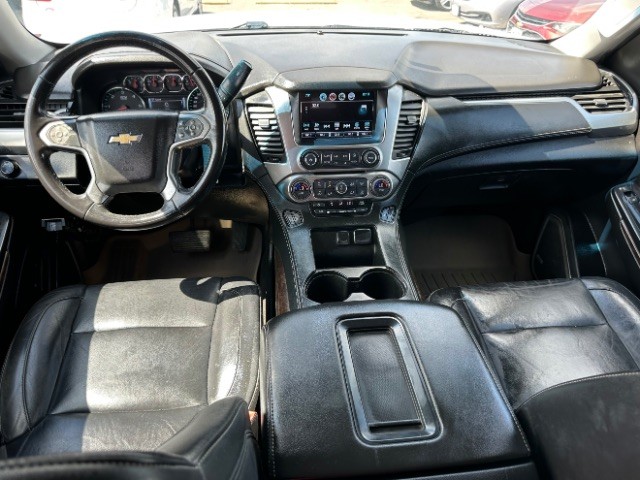 Chevrolet Suburban Vehicle Full-screen Gallery Image 06