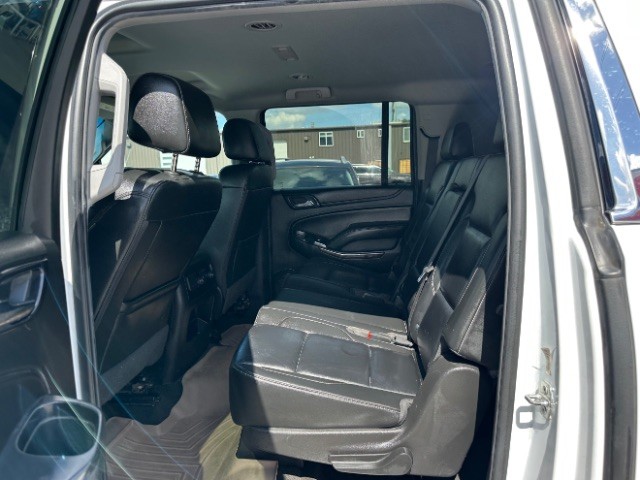 Chevrolet Suburban Vehicle Full-screen Gallery Image 11