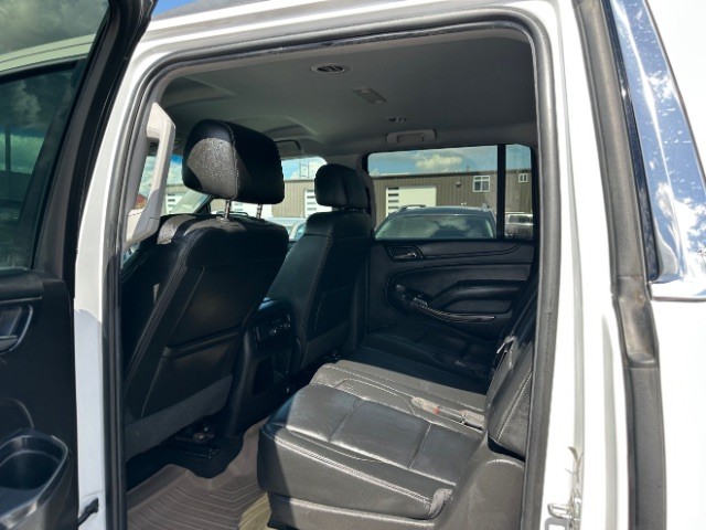 Chevrolet Suburban Vehicle Full-screen Gallery Image 12