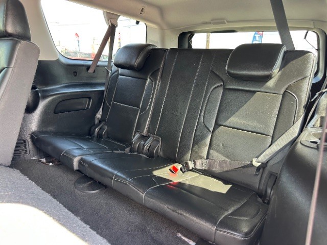 Chevrolet Suburban Vehicle Full-screen Gallery Image 13