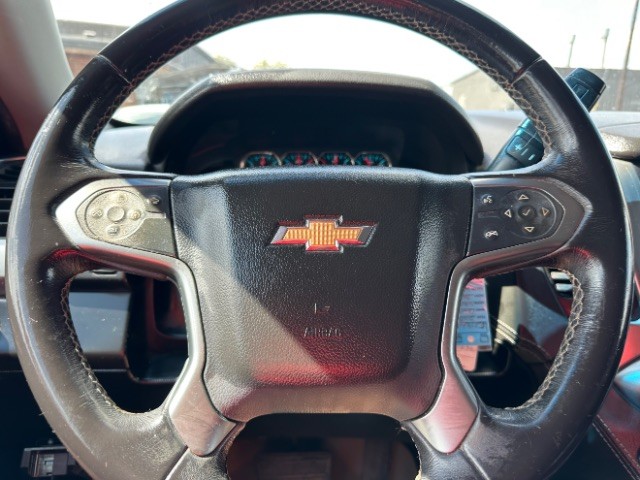 Chevrolet Suburban Vehicle Full-screen Gallery Image 15