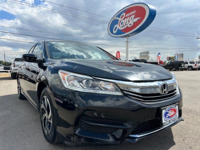 2017 Honda Accord LX's photo