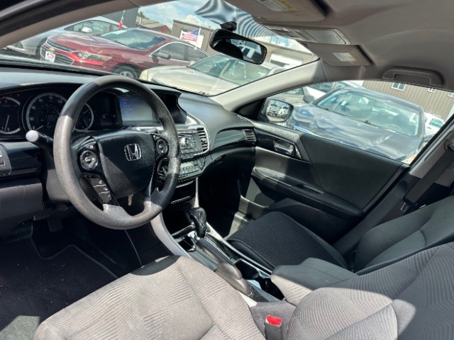 Honda Accord Sedan Vehicle Full-screen Gallery Image 09