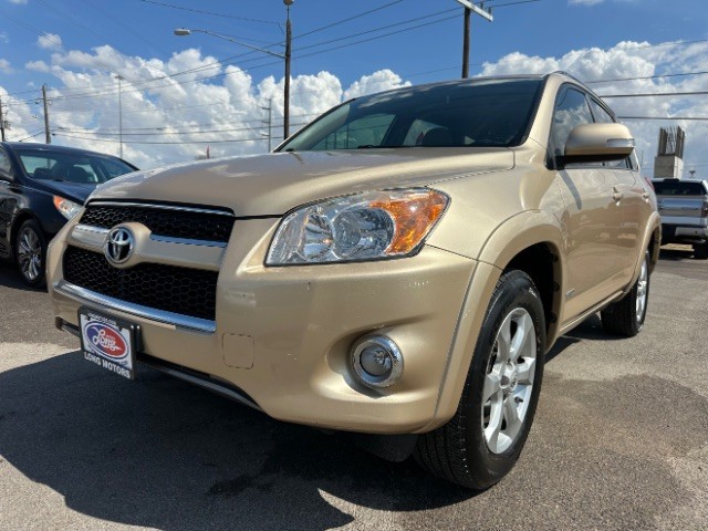 Toyota RAV4 Vehicle Full-screen Gallery Image 02