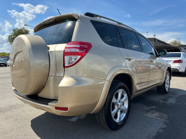 Toyota RAV4 Vehicle Full-screen Gallery Image 04