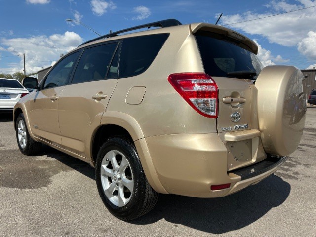 Toyota RAV4 Vehicle Full-screen Gallery Image 05