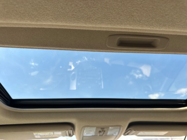 Toyota RAV4 Vehicle Full-screen Gallery Image 14