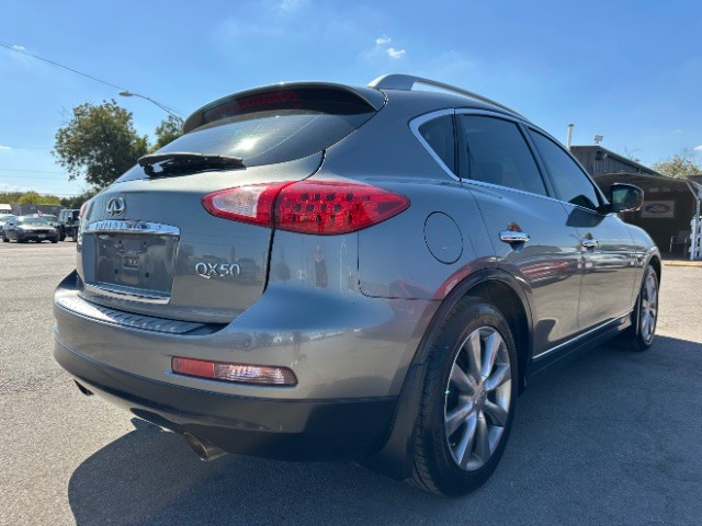 INFINITI QX50 Vehicle Full-screen Gallery Image 04