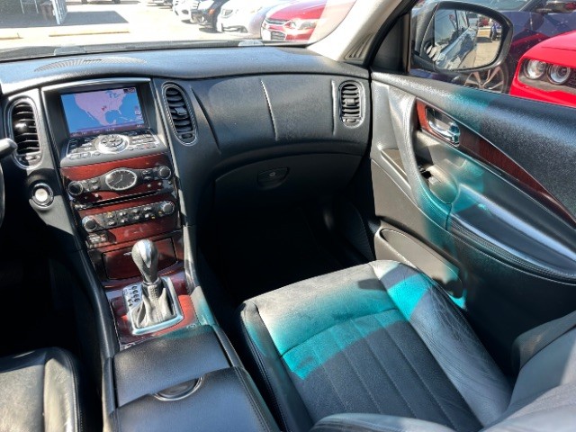 INFINITI QX50 Vehicle Full-screen Gallery Image 07