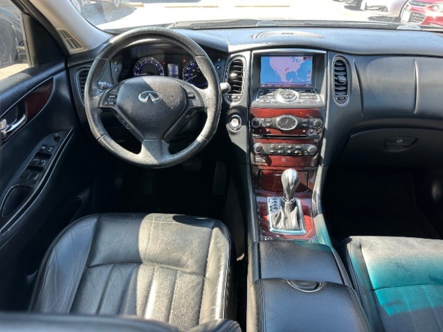 INFINITI QX50 Vehicle Full-screen Gallery Image 08