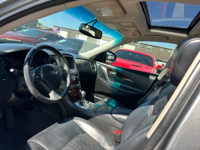 INFINITI QX50 Vehicle Full-screen Gallery Image 09