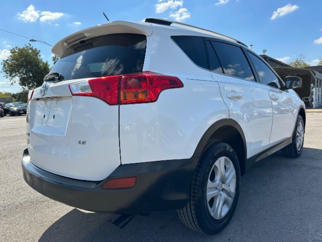 Toyota RAV4 Vehicle Full-screen Gallery Image 04