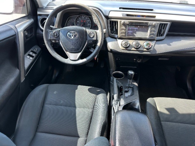 Toyota RAV4 Vehicle Full-screen Gallery Image 08