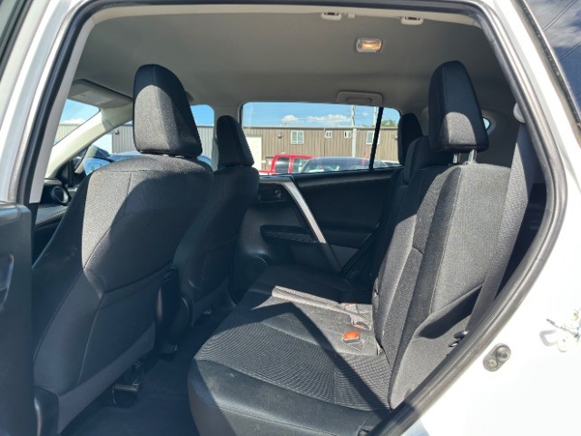 Toyota RAV4 Vehicle Full-screen Gallery Image 11