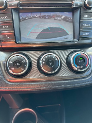 Toyota RAV4 Vehicle Full-screen Gallery Image 12