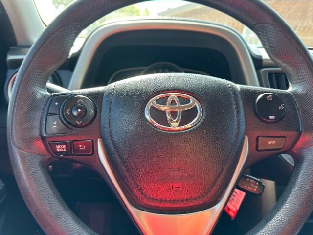 Toyota RAV4 Vehicle Full-screen Gallery Image 13