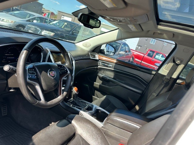 Cadillac SRX Vehicle Full-screen Gallery Image 09