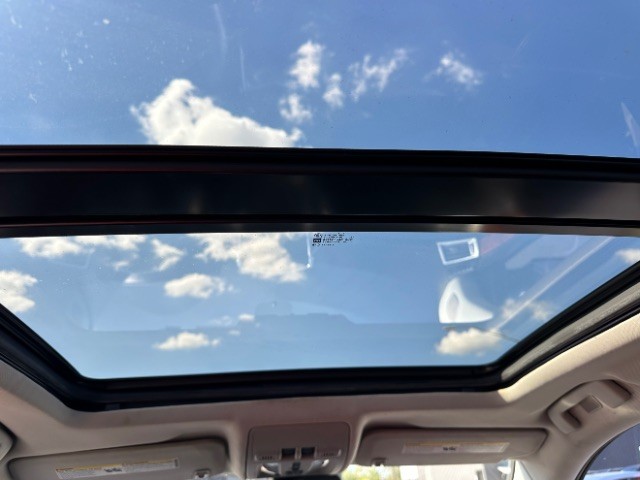 Cadillac SRX Vehicle Full-screen Gallery Image 14