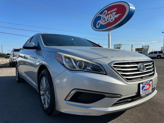 2016 Hyundai Sonata SE's photo