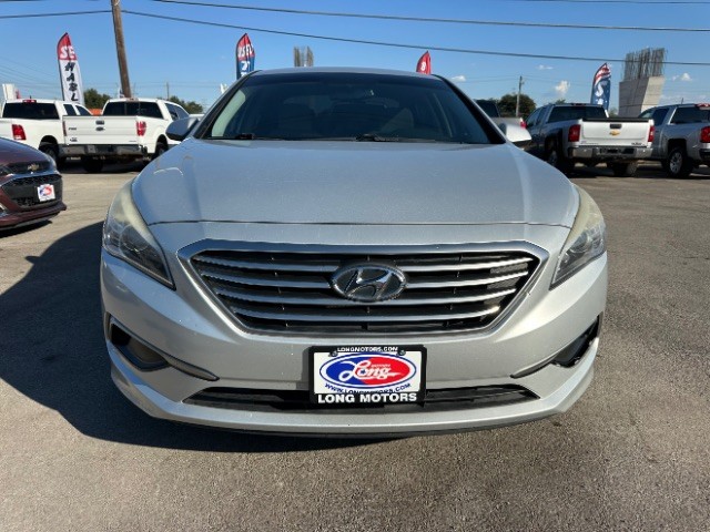 Hyundai Sonata Vehicle Full-screen Gallery Image 03