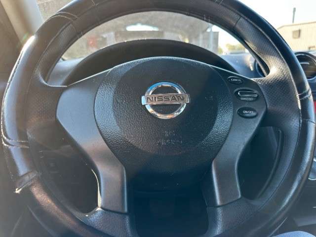 Nissan Altima Vehicle Full-screen Gallery Image 11