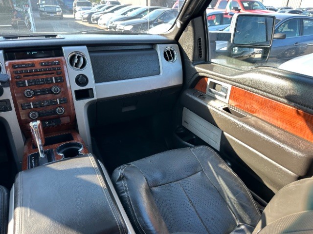 Ford F-150 Vehicle Full-screen Gallery Image 07