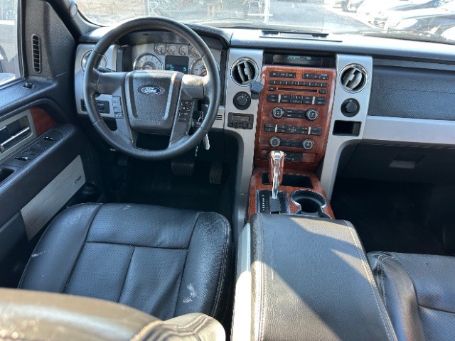 Ford F-150 Vehicle Full-screen Gallery Image 08