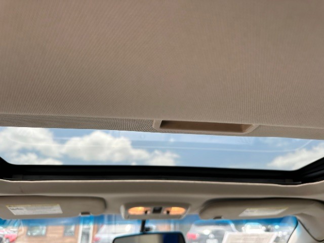 Ford Fusion Vehicle Full-screen Gallery Image 14