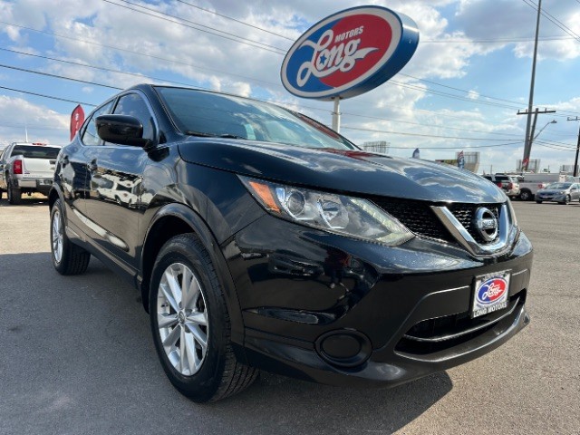 2017 Nissan Rogue Sport S's photo