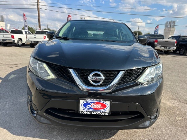 Nissan Rogue Sport Vehicle Full-screen Gallery Image 03