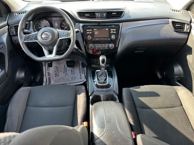 Nissan Rogue Sport Vehicle Full-screen Gallery Image 06