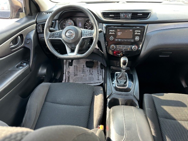 Nissan Rogue Sport Vehicle Full-screen Gallery Image 08