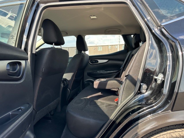 Nissan Rogue Sport Vehicle Full-screen Gallery Image 10