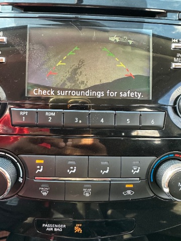 Nissan Rogue Sport Vehicle Full-screen Gallery Image 11