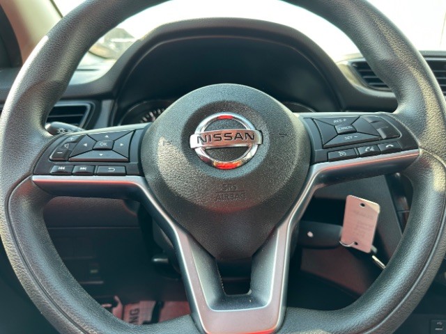 Nissan Rogue Sport Vehicle Full-screen Gallery Image 12