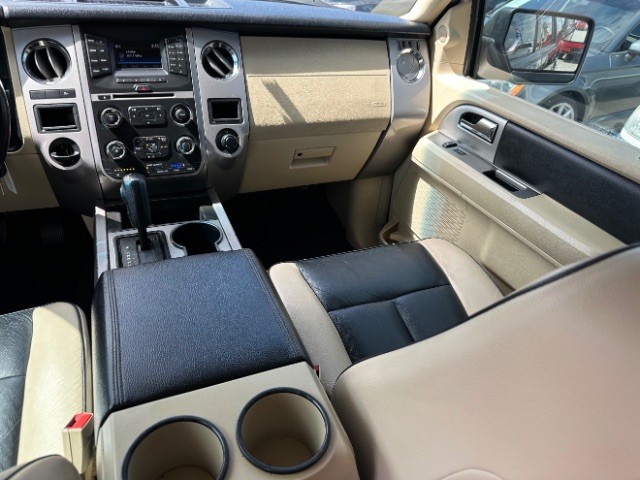 Ford Expedition Vehicle Full-screen Gallery Image 07