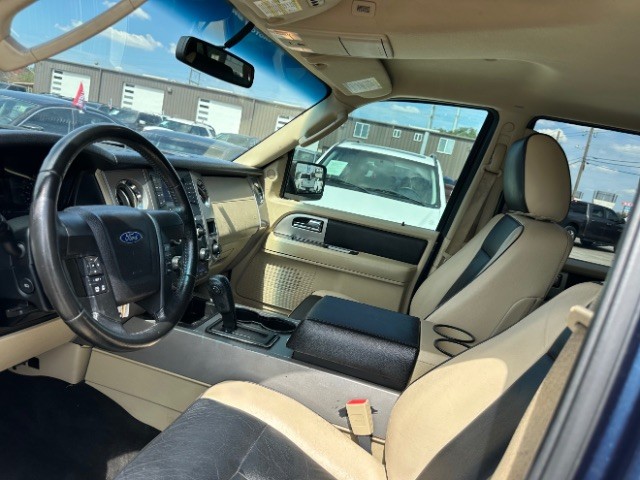 Ford Expedition Vehicle Full-screen Gallery Image 09