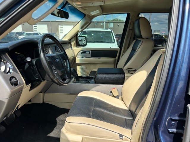 Ford Expedition Vehicle Full-screen Gallery Image 10