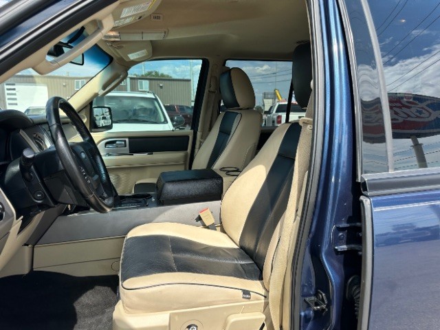 Ford Expedition Vehicle Full-screen Gallery Image 13