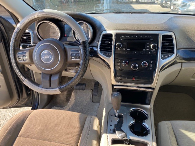 Jeep Grand Cherokee Vehicle Full-screen Gallery Image 05